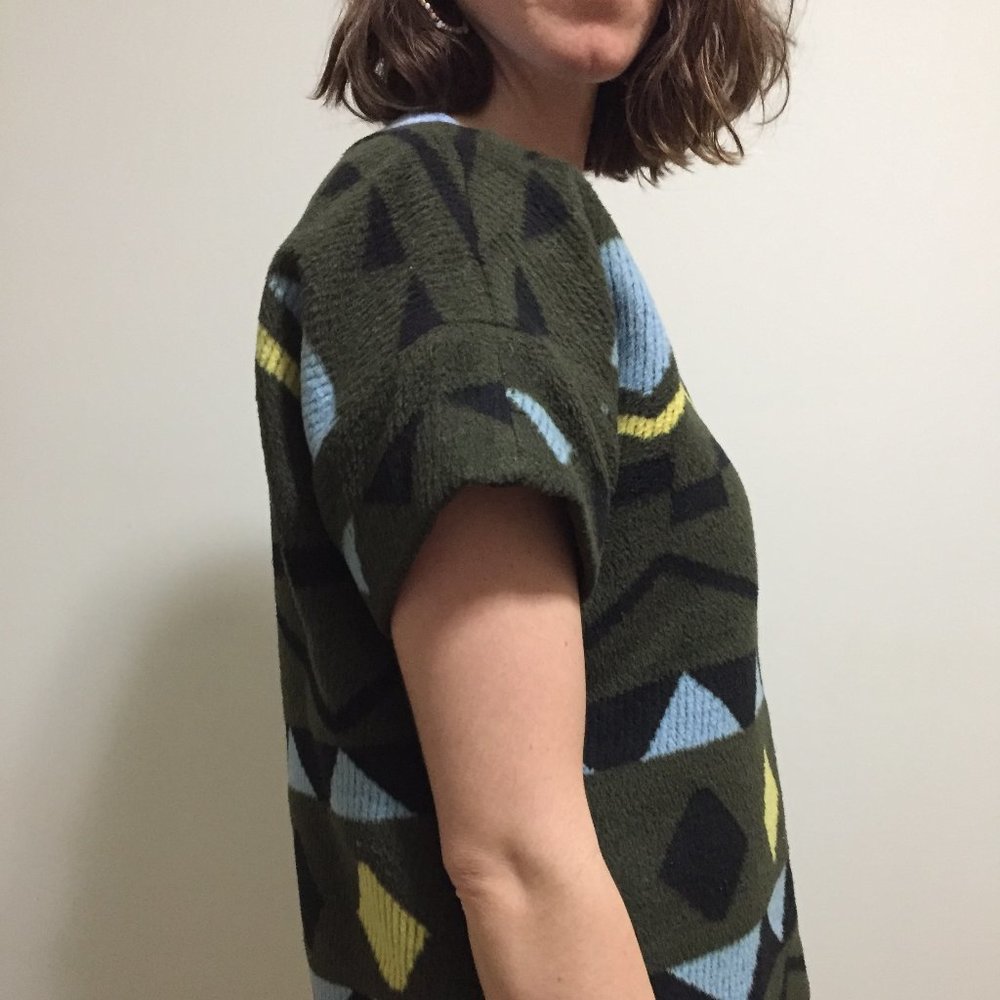 Interesting short-sleeved sweater- MOVING SALE - Picture 2 of 6